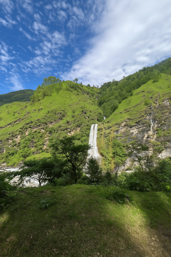 Mahadev Falls, Munsiyari